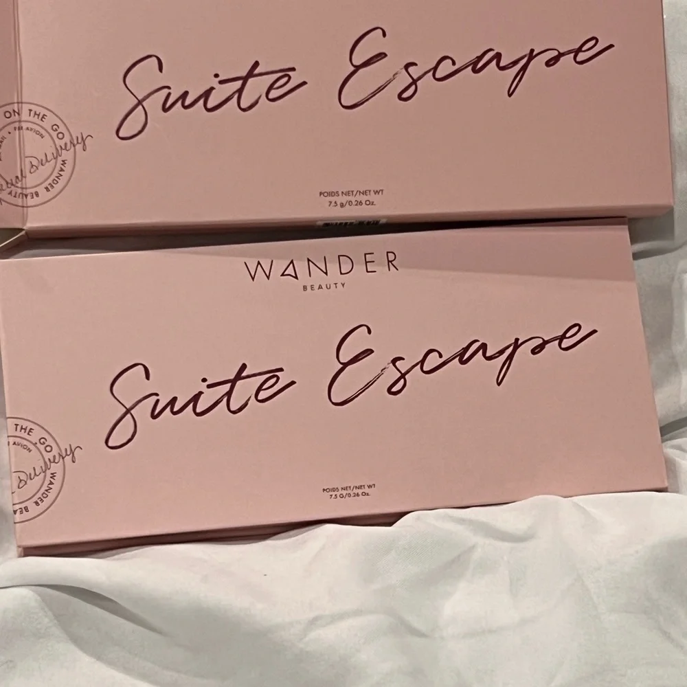 SUITE ESCAPE PALETTE ❤️💙💜💛🧡 - Picture 2 of 4